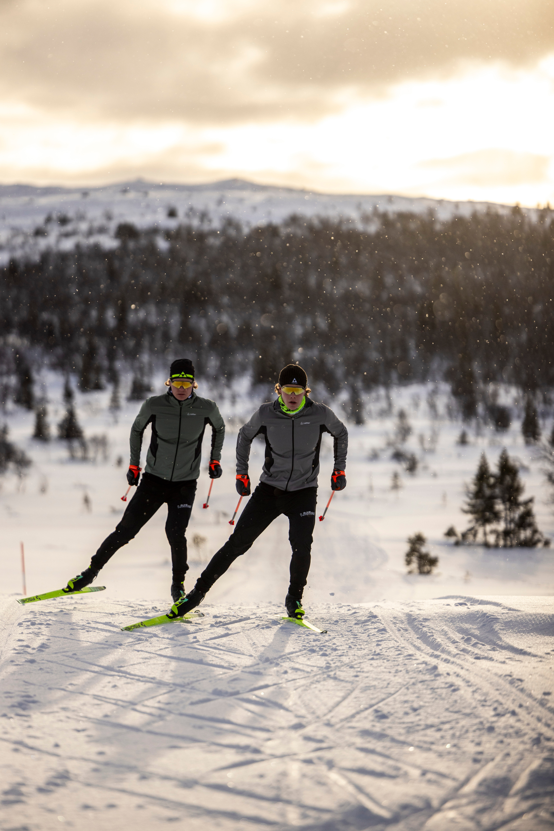 n04525_action_nordic_race_22