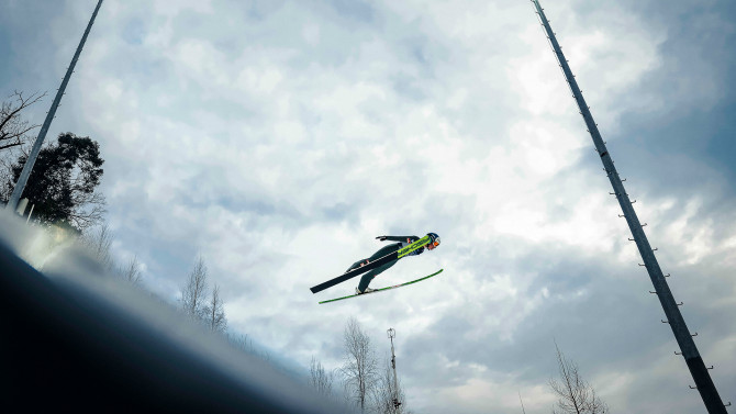Deutsche Skispringerinnen triumphieren bei WM-Premiere
